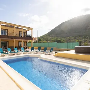 https://villa-esclusiva-con-piscina-a-los-cristianos.tenerifehoteles.net